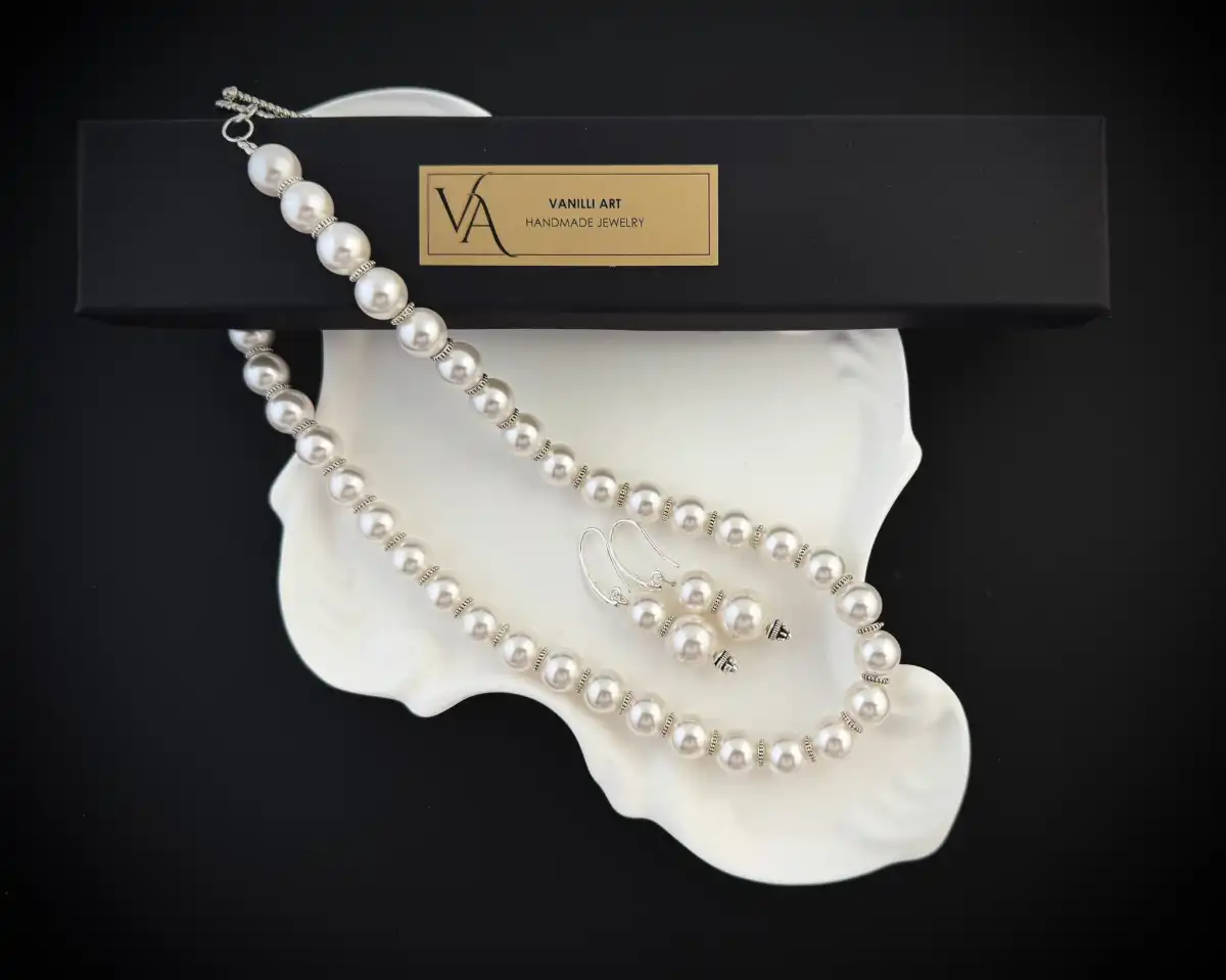 Колие + Обеци "Ретро в бяло" 2