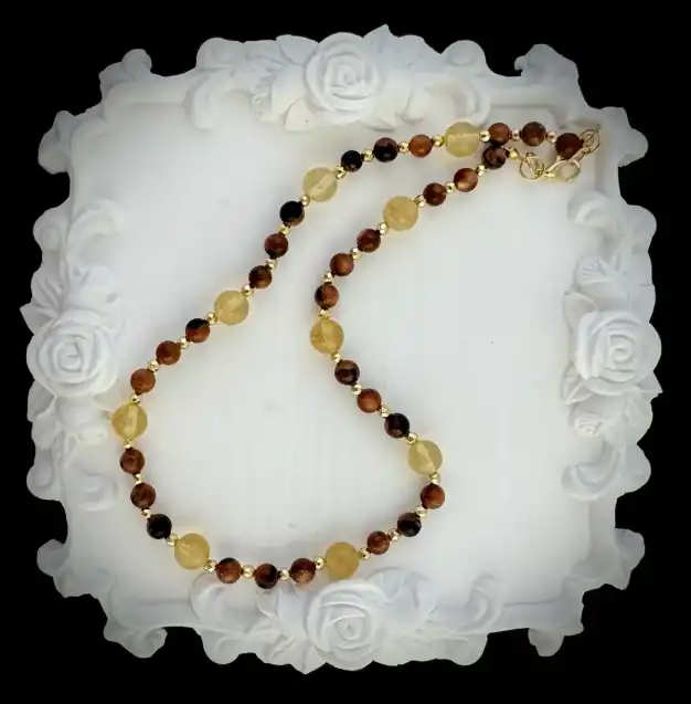 Колие "Проблясъци в пясъка"