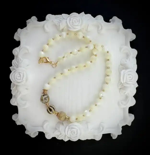 Колие "Следи от Африка"