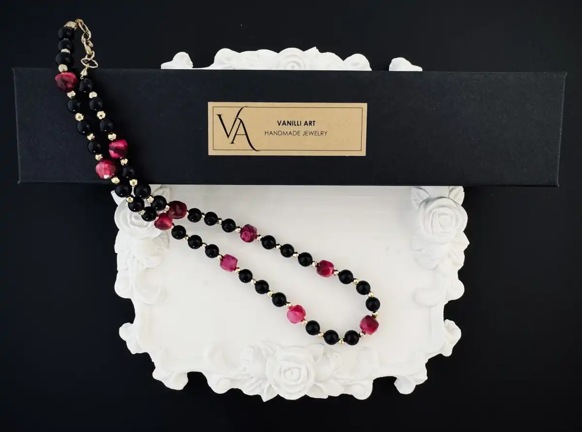 Колие "Срамежливата циклама" 2